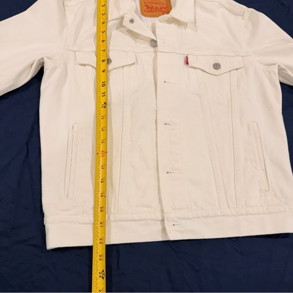 White Levi’s Denim Jacket - Picture 5 of 6